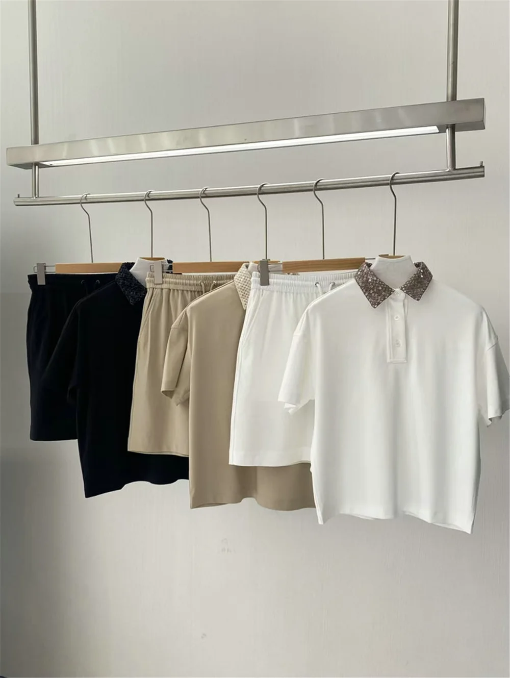 

Women's Cotton Sequined Short-Sleeved T-Shirt / Elastic Waist Shorts Casual 2-Piece Set