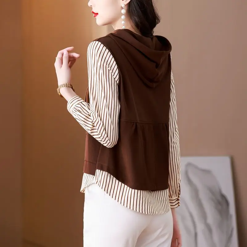 เทรนด์แฟชั่นใหม่ของผู้หญิงชุดสองชิ้นปลอมสําหรับระดับถนนฤดูใบไม้ร่วงลําลองลายเสื้อคลุมด้วยผ้า