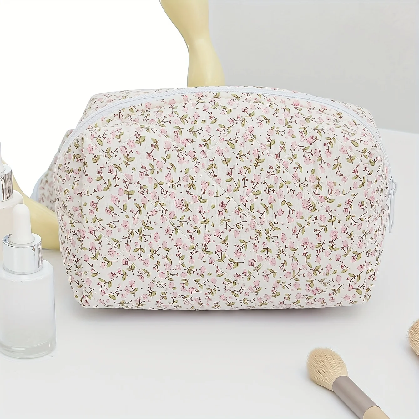 Quilted Makeup Bag Floral Cosmetic Bag Puffy Coquette Makeup pouch Aesthetic Cute Travel Toiletry Bag Organizer