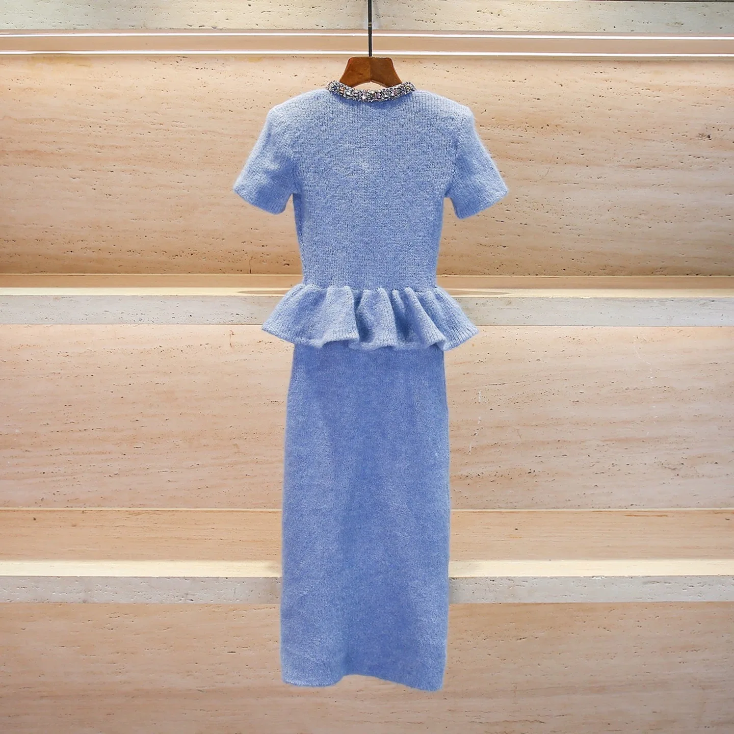 ダイヤモンドボタンのフェイクツーピースニットドレス、エレガントでスタイリッシュ。 フリル付き半袖ロング丈レディースワンピース、2026年春新作