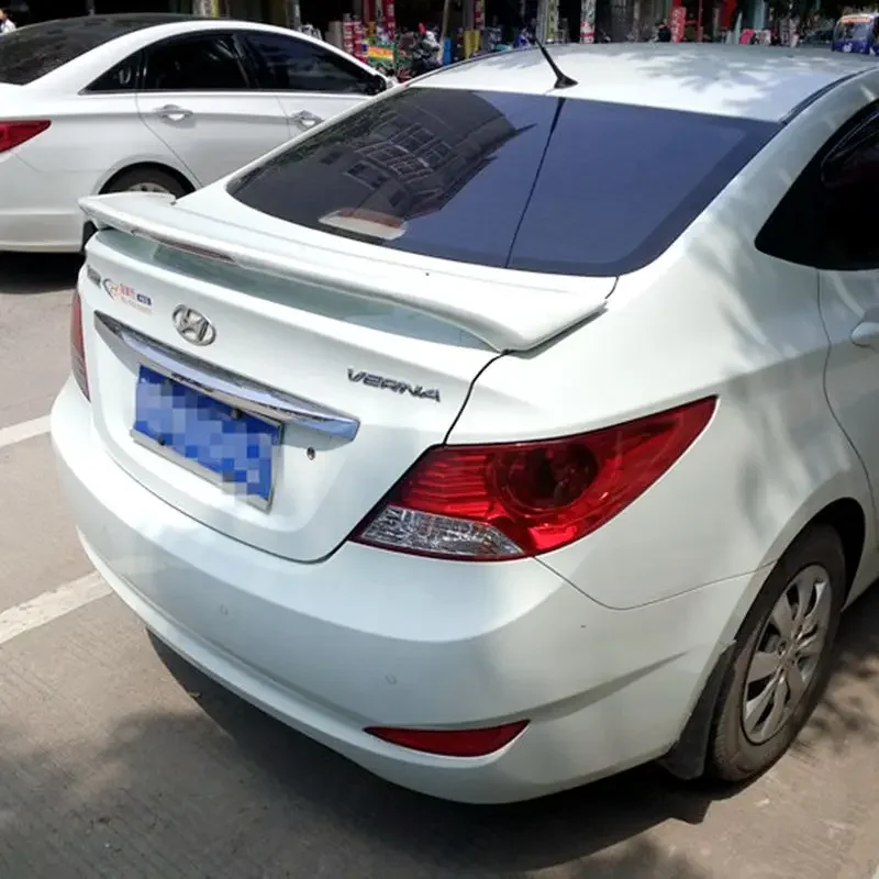 ABS Material Carbon fiber look Glossy black color For Hyundai Verna Spoiler Rear Wing Spoiler With Led Light