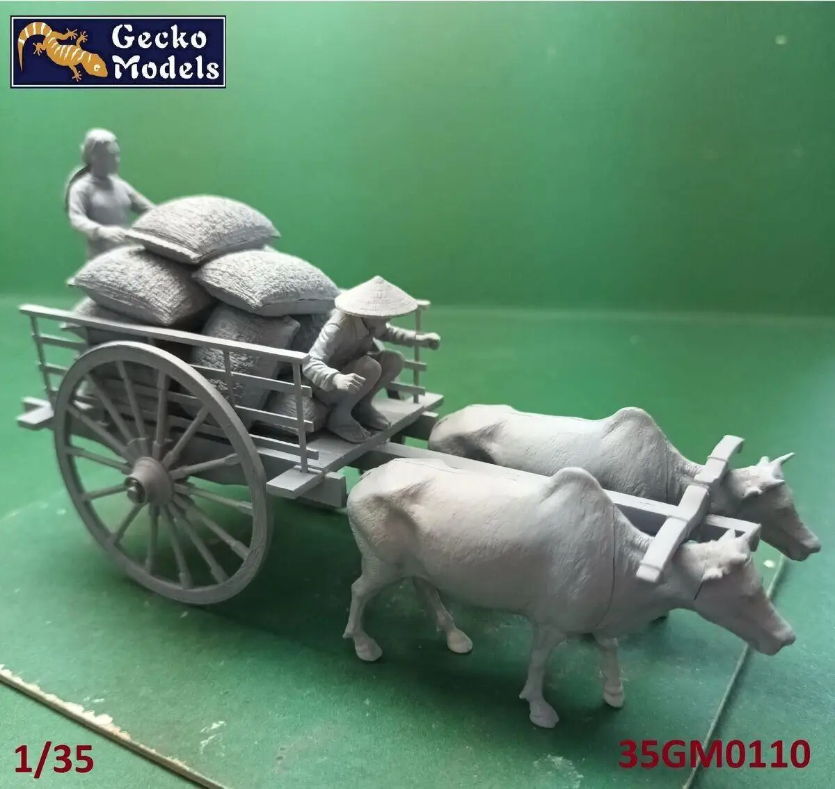 Gecko Models 35GM0110 1/35 60\'s - 70\'s Vietnamese Farmer Cattle Cart Set