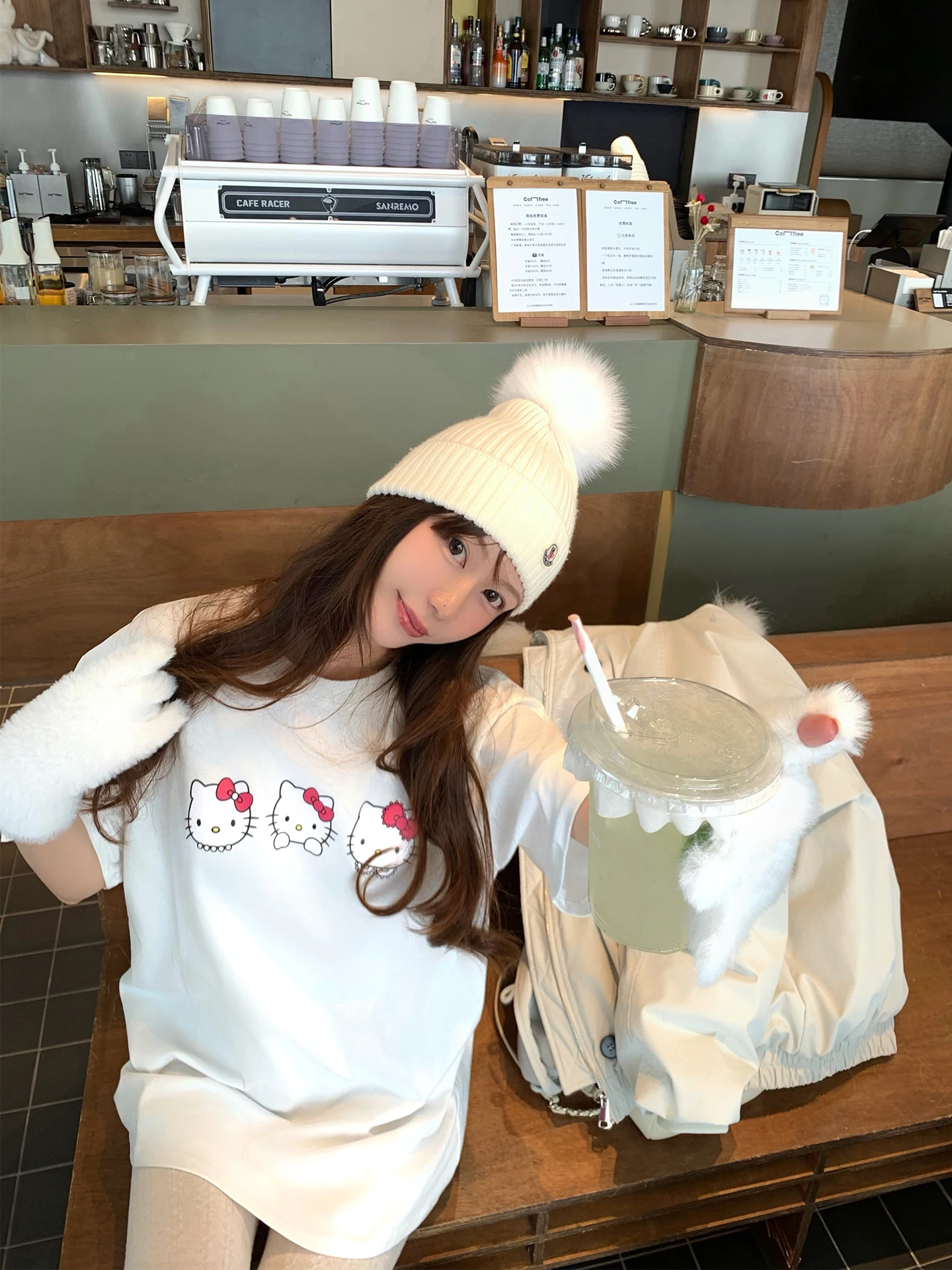 

Белая футболка Xueke: женская, приятная к телу, повседневная, свободного кроя, утягивающая, для ежедневной носки, модная.