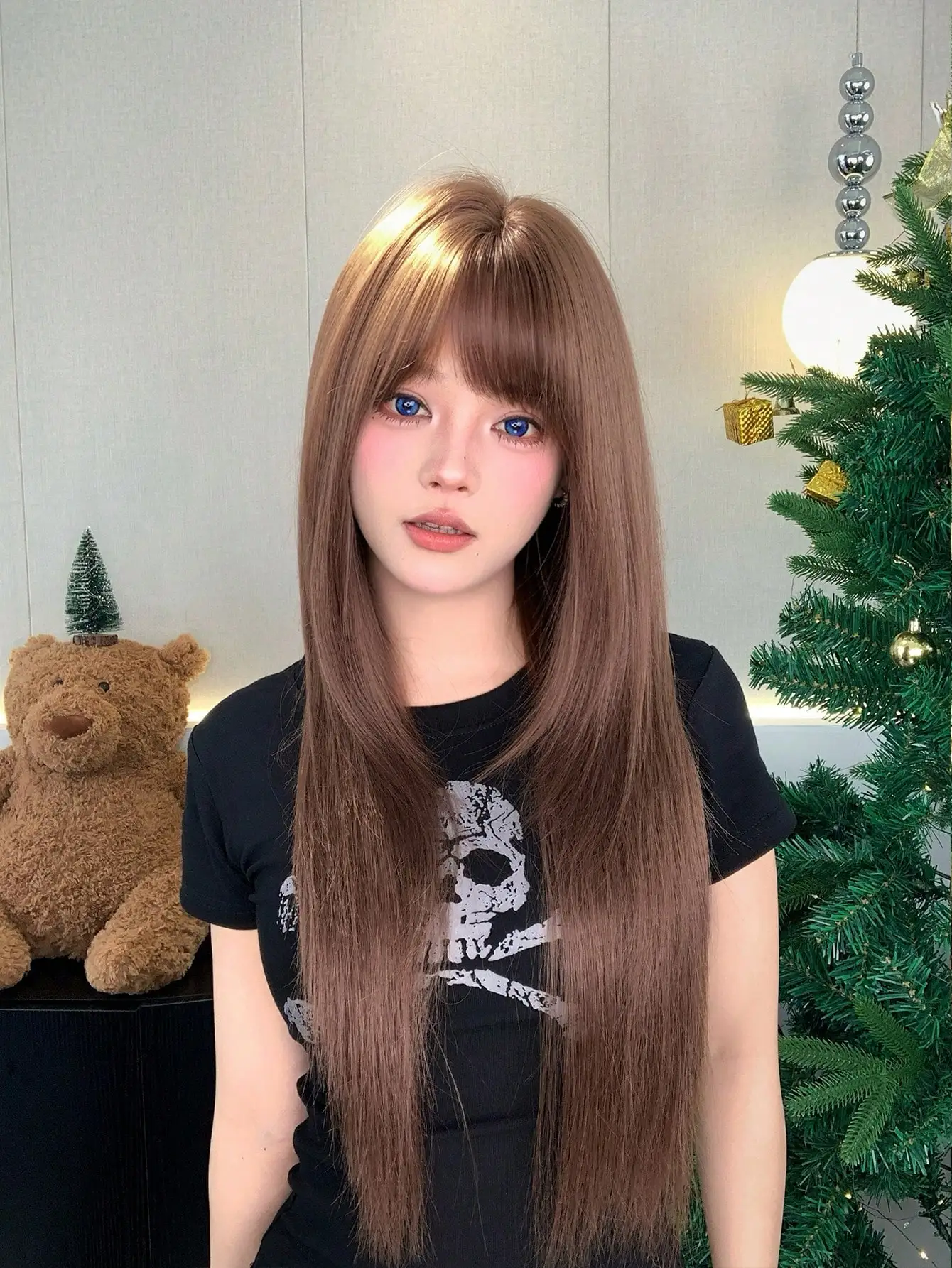 

alicegarden 28-Inch Long Synthetic Wig Featuring A Natural Straight Style A Stunning Mocha Brown. Designed With Bangs , This False Hairpiece Is Perfect For Ms Daily Use, Offering A Natural And Realistic Appearance That Mimics Gift For Ladies. (No Accessor