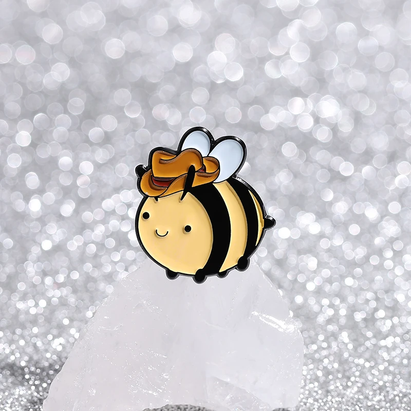 3-5pcs/Set Cute Animals Enamel Pins Black White Cat Capybara Metal Brooches Fashion Lapel Badge Backpack Clothes Jewelry Gift