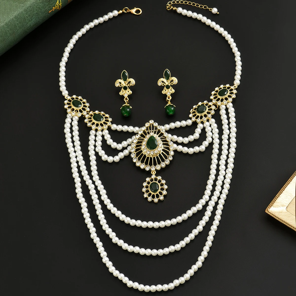 الرجعية المحكمة نمط اليدوية مطرز متعدد الطبقات تصميم قلادة مع زهرة على شكل قلادة طقم من الحلقان كمجموعة من المجوهرات 2 قطعة