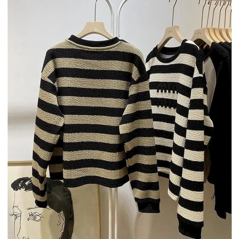 Übergroße Pullover Frauen Mode schwarz weiß gestreifte Nische Pullover Tops lässig lose gefälschte zweiteilige Langarm T-Shirt Herbst