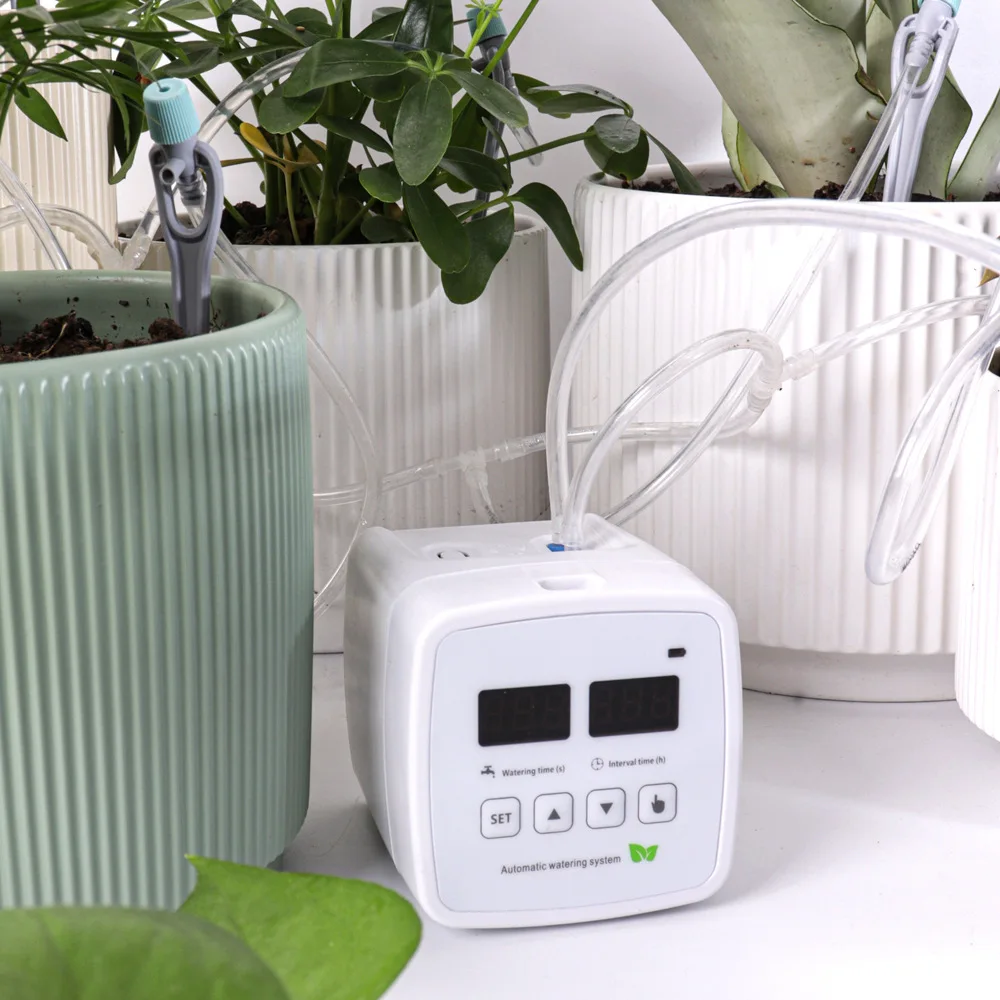 Intelligent timed flower watering device drip irrigation system balcony potted plants succulent business trip automatic