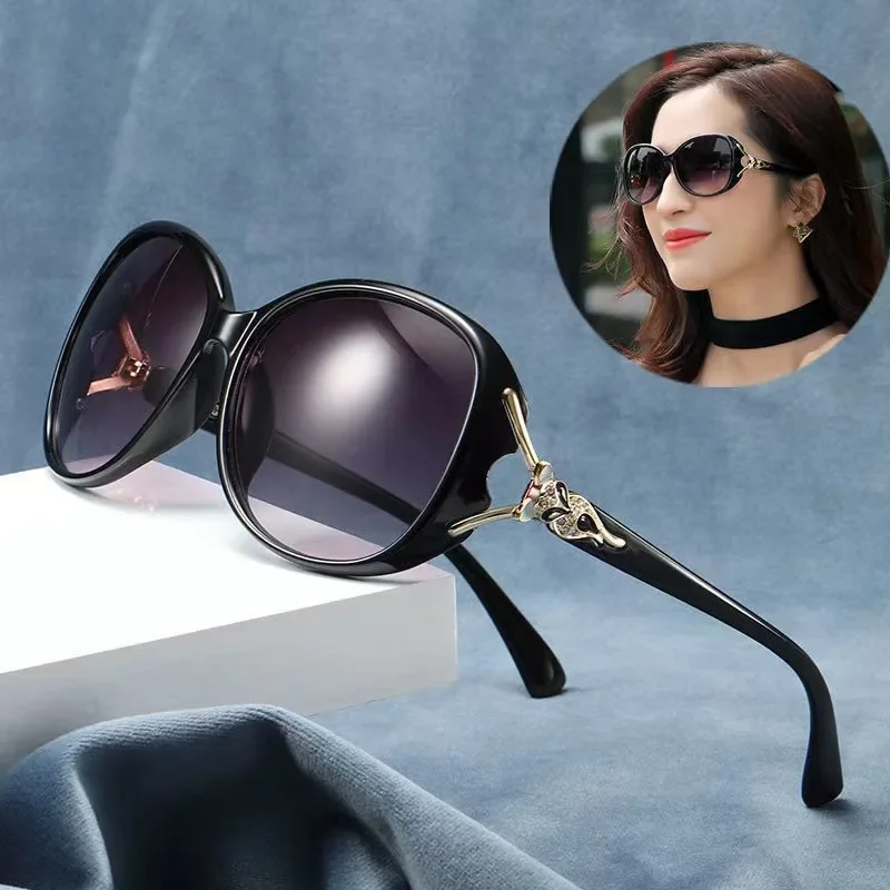 Vintage Sunglasses Women UV Blocking Textured Sunglasses Gradient Black Outdoor Sunglasses Oculos Sol Feminino