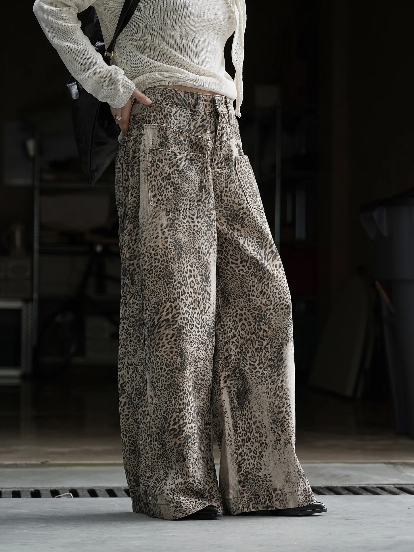 Retro Trendy Wild Leopard Print Wide Leg Jeans, Crisp and Smooth Loose Pants for Women