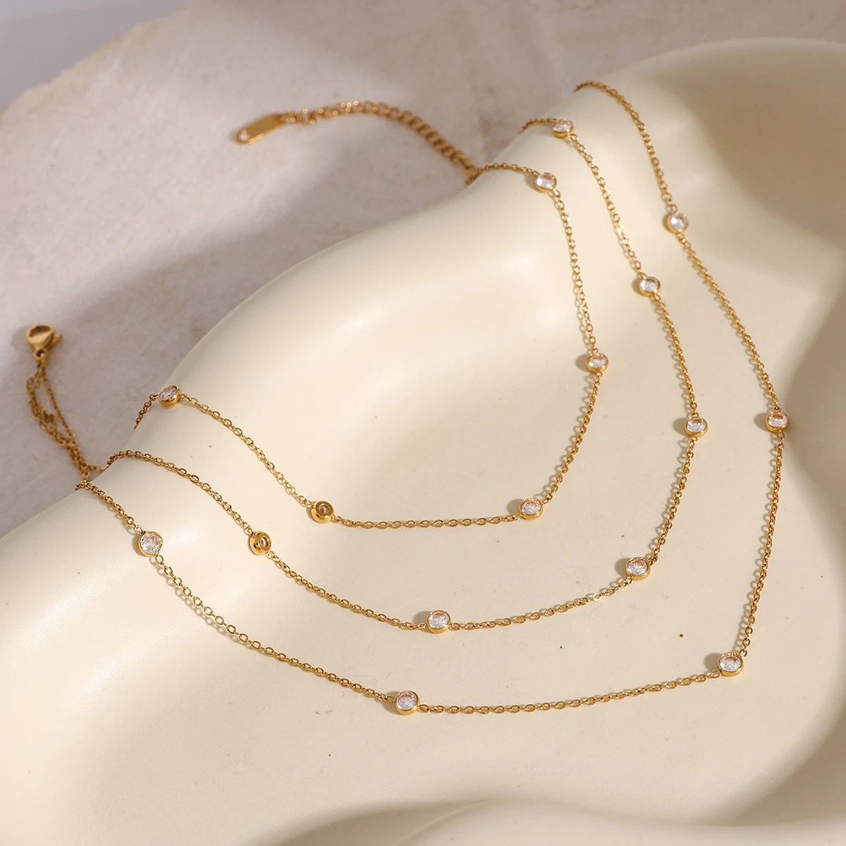 Jewelryposter-女性のための酸化不可能な金属ネックレス,キュービックジルコニア,キャスト,多層,気質,新しいデザイン