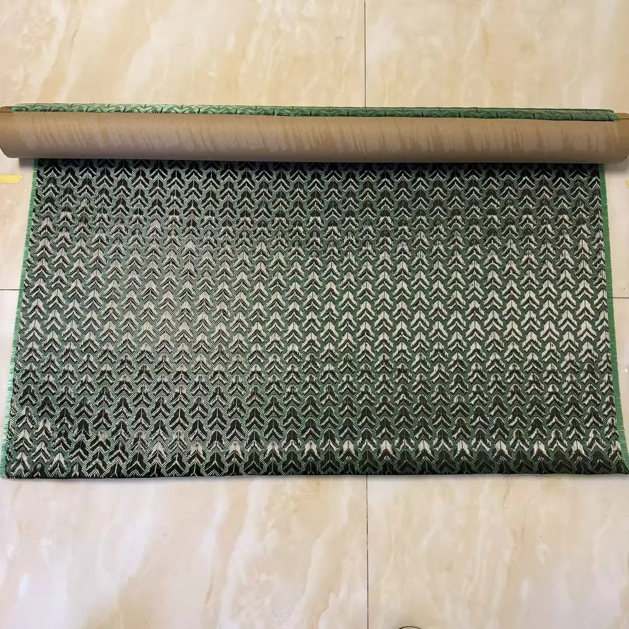 

3k 240gsm real Mixed carbon fiber, triangular pattern 1m/40" wide 100cm*100cm/100cm*150cm，Roll up and ship for DIY decoration