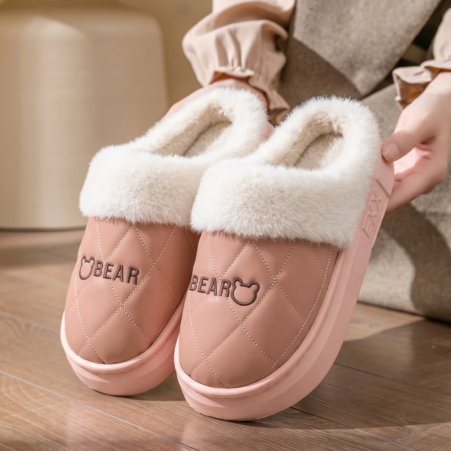 Unisex Winter Warme Plüsch-Hausschuhe für Damen und Herren, niedliche Bären-Stepphausschuhe mit Plateausohle, wasserdicht, rutschfest, für drinnen und draußen, Mules – Detail 18