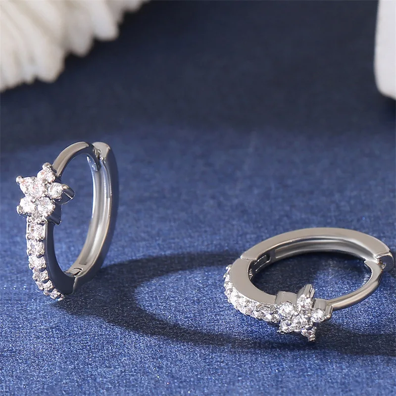 Brincos de Flor com Strass Pequenos Dourados: O Guia Definitivo para Elevar seu Estilo com Elegância e Brilho