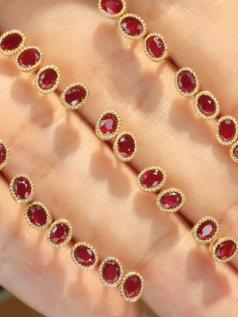 

Sparkling 18K Real Gold 0.30ct Oval Natural Ruby Prong Set Ear Studs Daily Mozambique Pegion Bloody Ruby Earring For Women Gifts