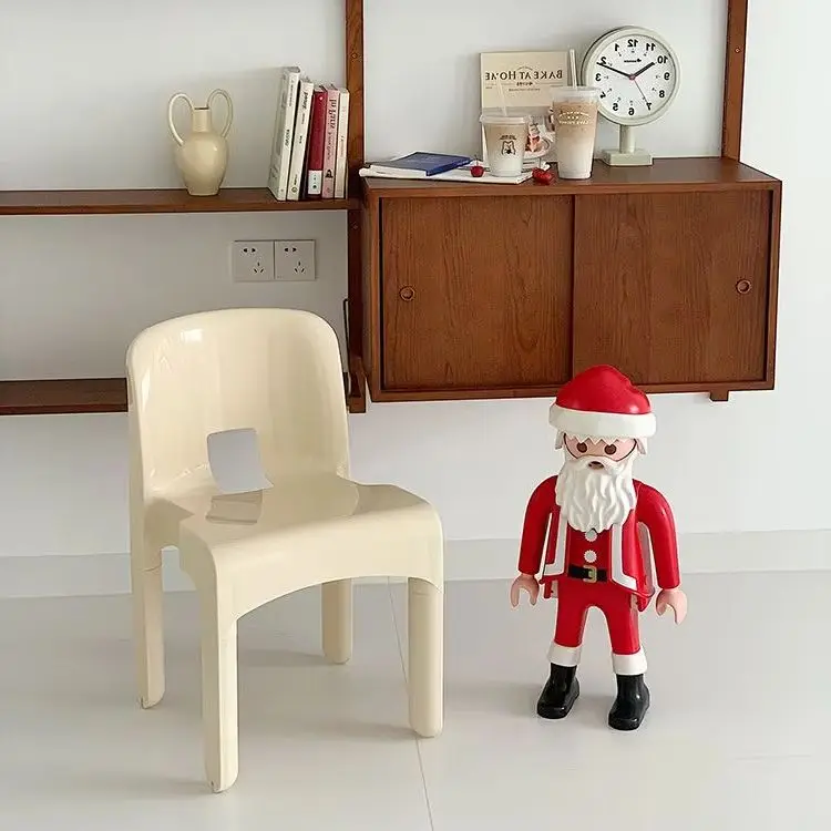 

Средневековые пластиковые обеденные стулья можно штабелировать в маленьких скандинавских кофейни, дизайнерский стул со спинкой, мебель, стулья для гостиной