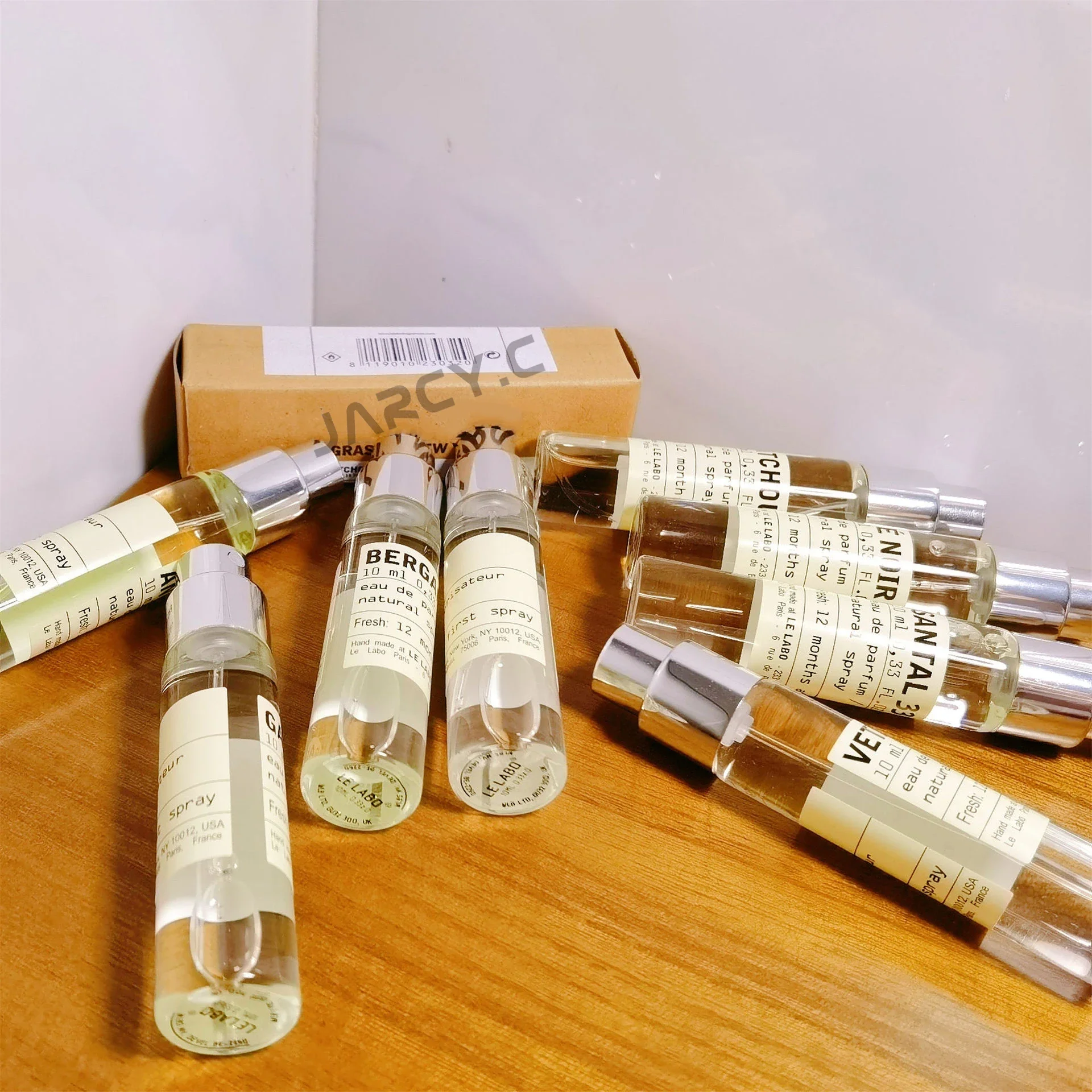 زجاجة عطر صغيرة محمولة قابلة لإعادة الملء سعة 10 مل مع مضخة رائحة رذاذ حاويات مستحضرات التجميل الفارغة زجاجة رذاذ الرذاذ