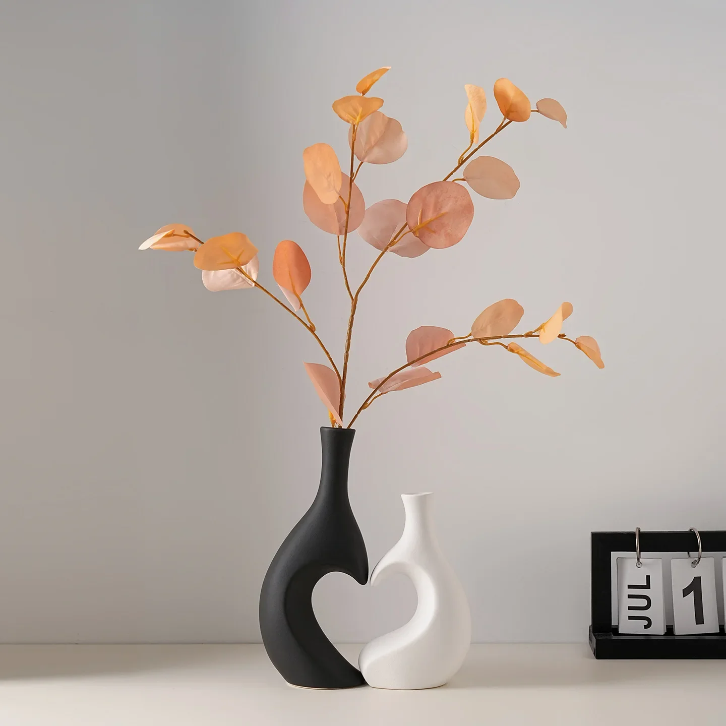 Couple-Themed Heart-Shaped Ceramic Vase for Dried Flowers—Elegant Living Room Floral Arrangement,TV Cabinet,and Table Decor