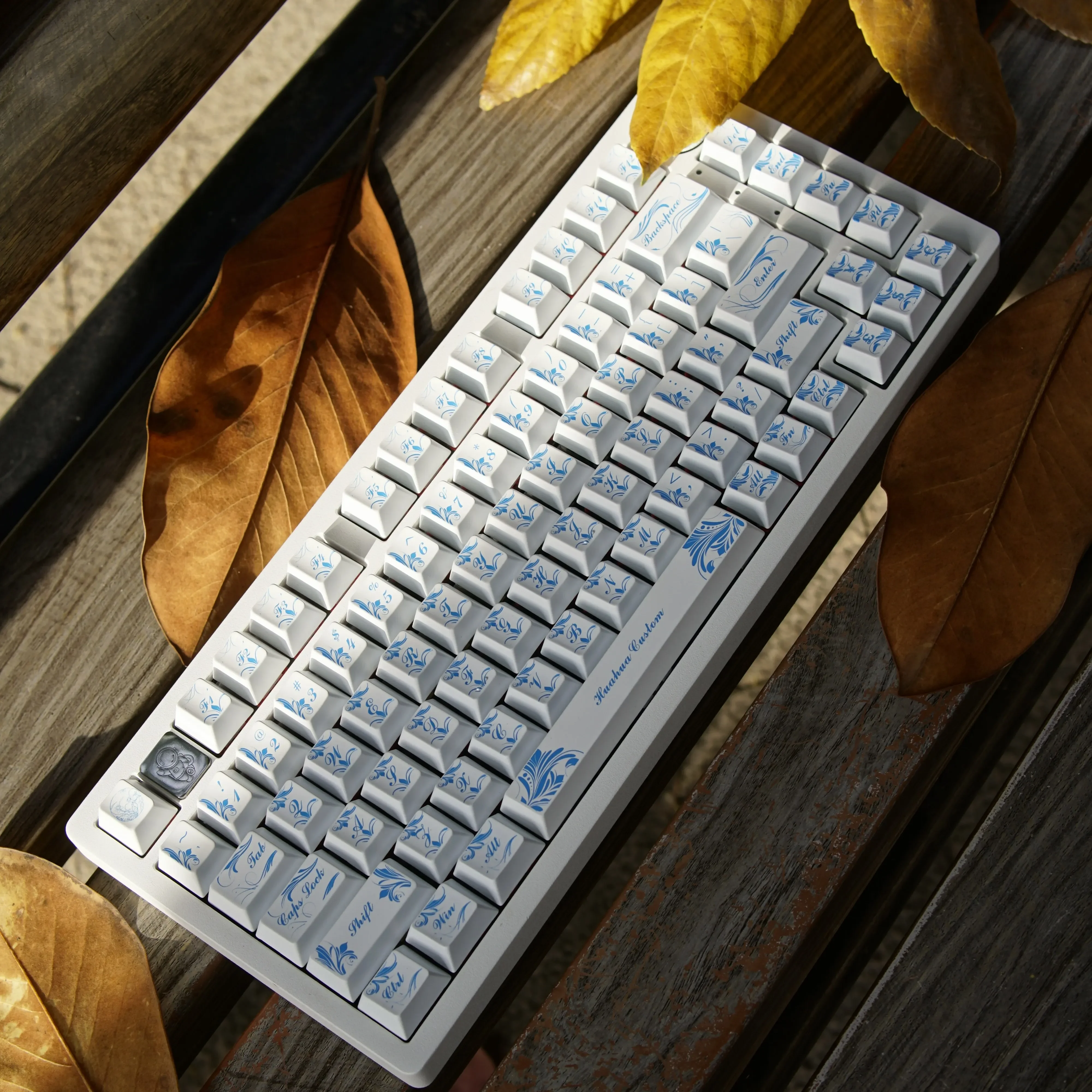 

Metal keycap, white court flower, original factory, highly suitable, angry meow/night devil/wooring/zinc alloy material