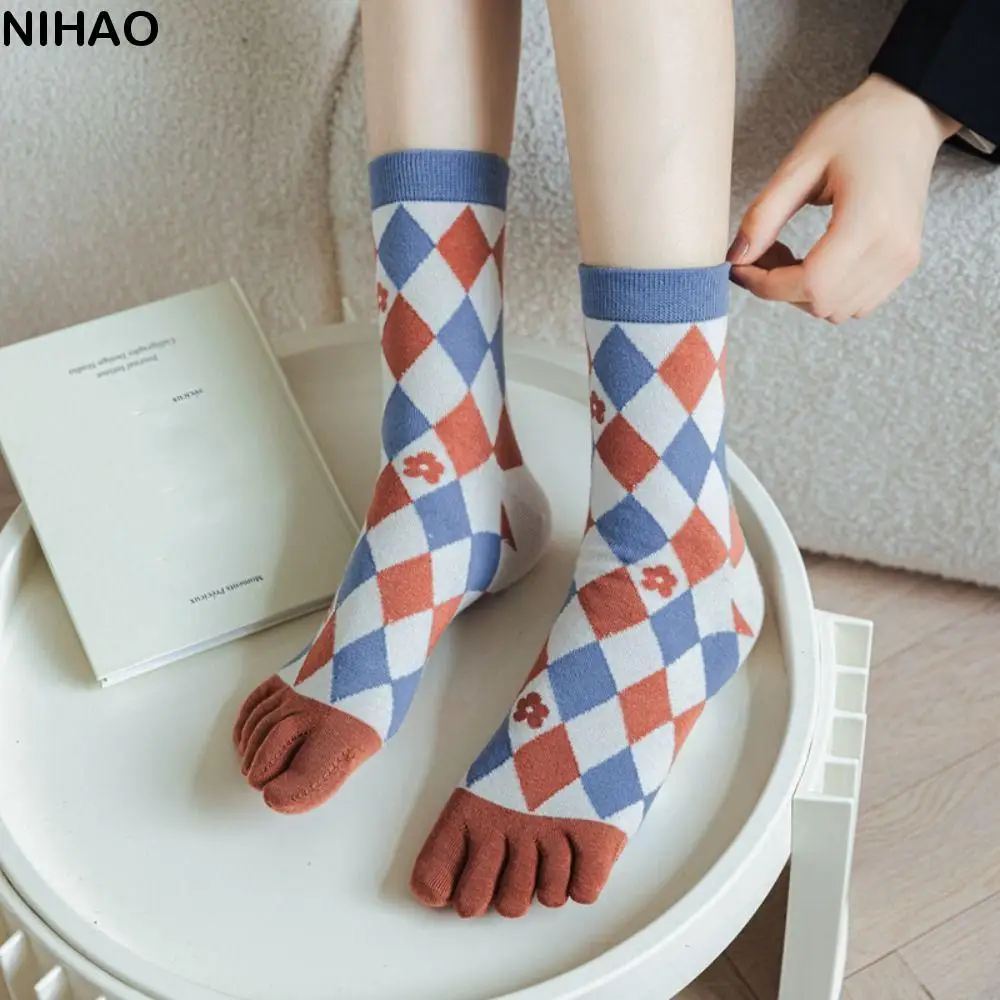 

Simple Flower Five Finger Tube Socks Stripe Grid Anti Slip Split Toe Short Socks Hosiery Breathable Toe Mid-calf Socks Slippers