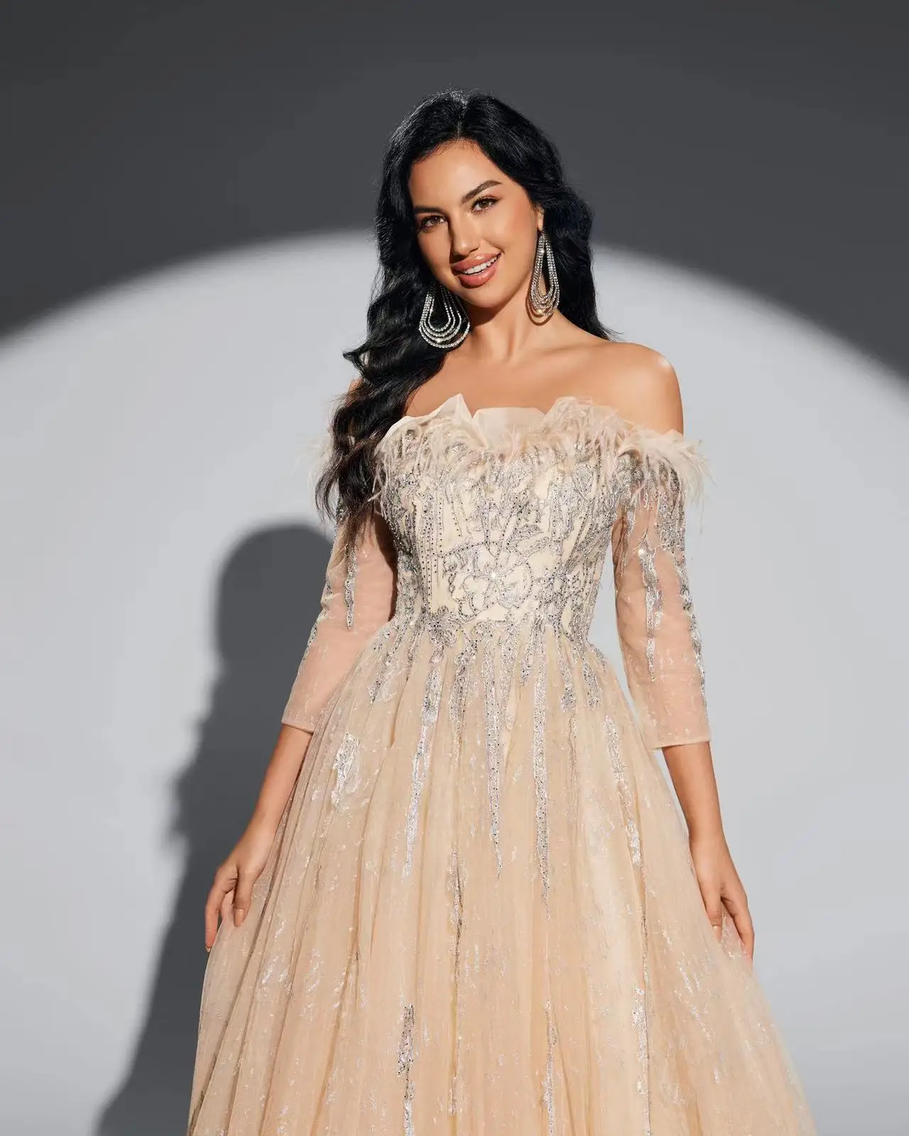 (تخفيضات) فستان شاليمار تشانغ ذهبي فاخر مزين بالترتر وأكمام طويلة فستان المضيف فستان رسمي للحفلات حسب الطلب