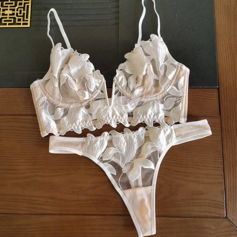 Sexy Französisch Spitze Stickerei Büstenhalter Dessous Set Push-Up Dünne Bralette Tiefem V Bh und Panty Set Frauen Unterwäsche Anzug
