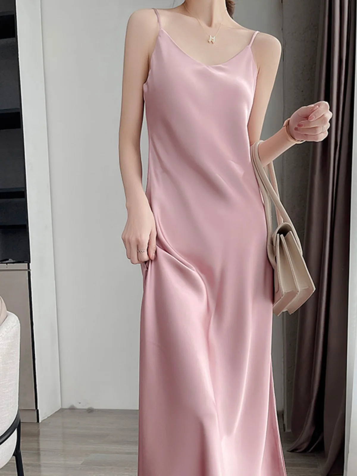 Silk V-Ne Wrap Dr Women's Inner Wear Large Size Satin Vest Bla Long Dr White Strap Dr High-End Sensation