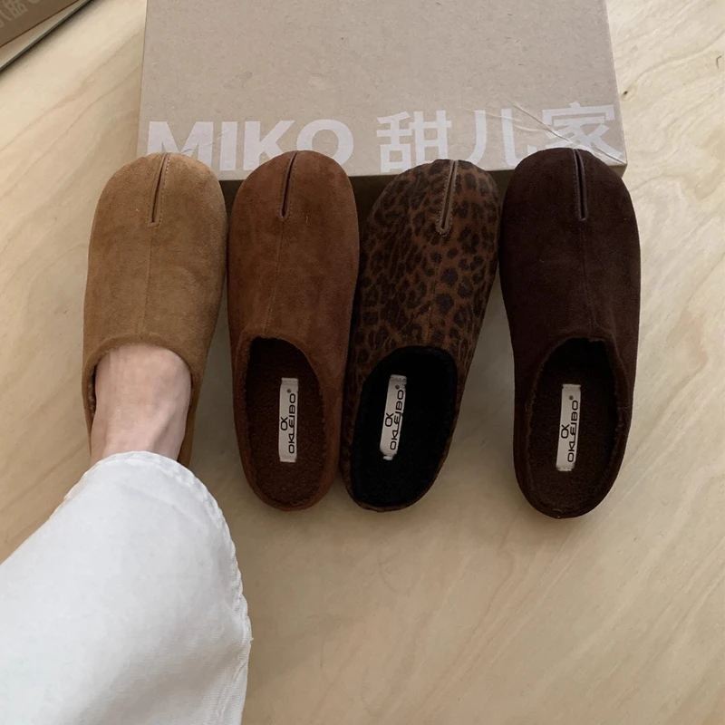 

SUOJIALUN 2025 New Brand Women Flat Heel Slipper Fashion Round Toe Slip On Mules Shoes Winter Warm Plush Casual Slides Shoes