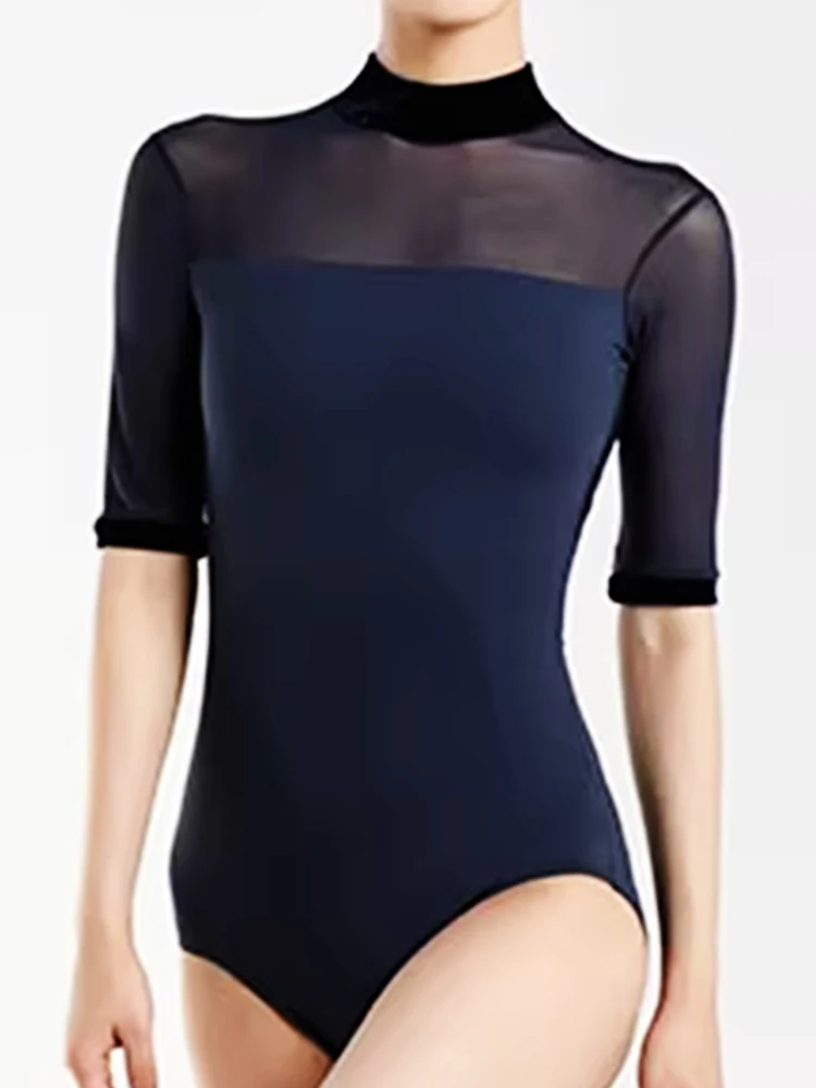 

Танцевальный костюм - женский тренировочный топ с открытой спиной и высоким воротником, короткими рукавами и открытой спиной в балетном стиле