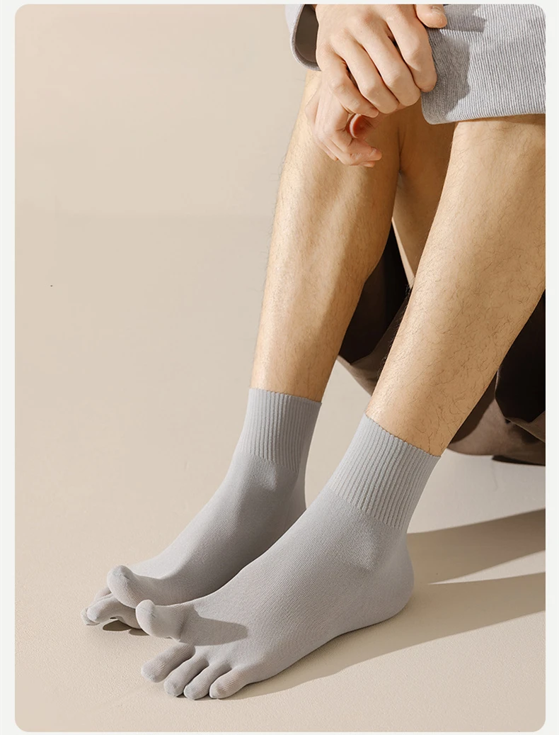 5 Paar Sommer-Männer-5-Finger-Socken, dünn, atmungsaktiv, Samt, elastisch, schweißabsorbierend, einfarbig, geteilte Zehensocken für Herren für EU38–45 – Detail 1