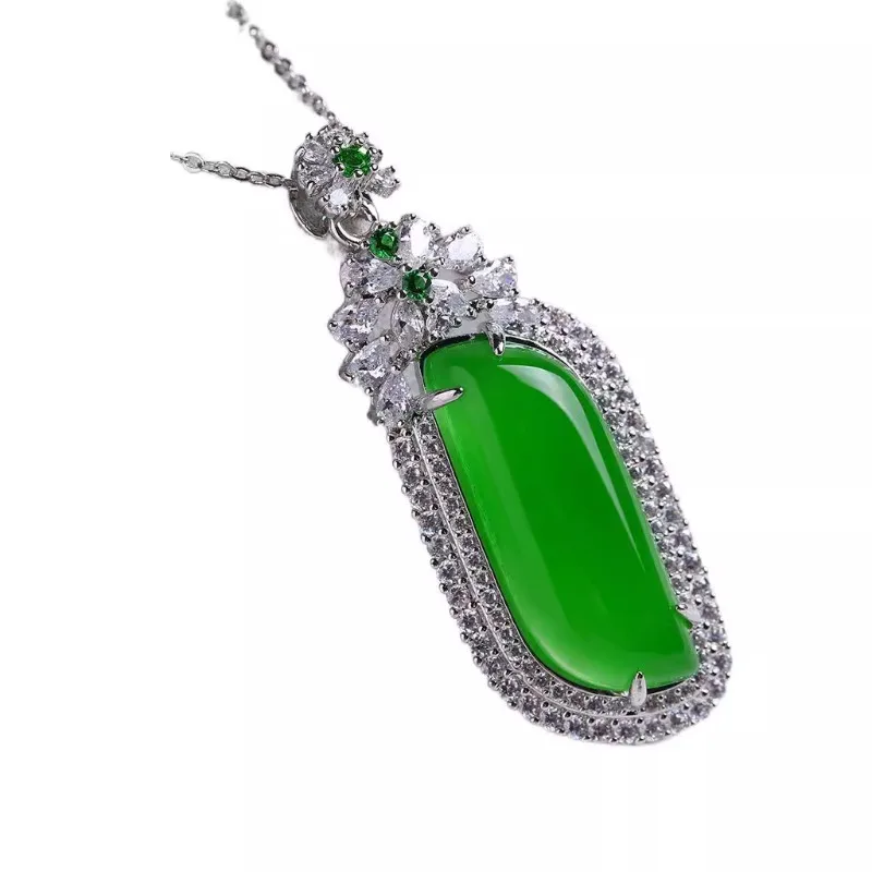 Marrow Leaf Pendant Luxury Green Pendant White Gold with Diamonds