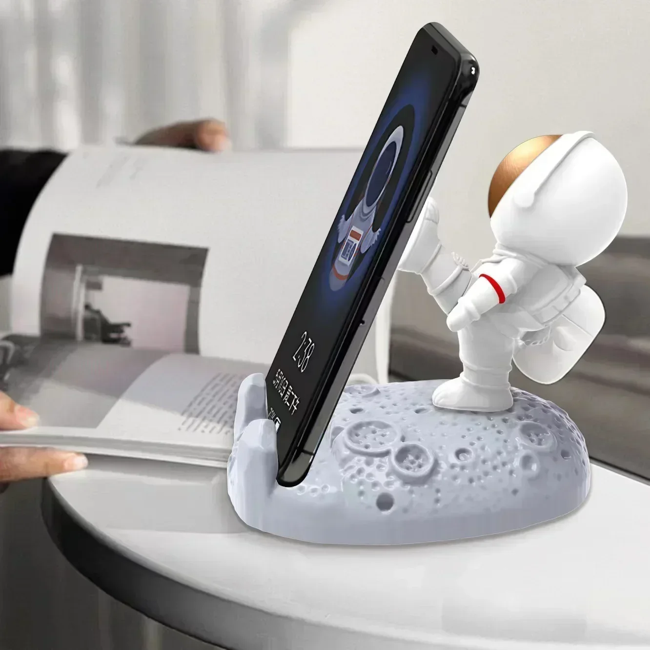 

Innovative Space-Themed Phone Stand - Free Delivery, Versatile Bed & Desk Mount, Trendy & Functional Decor for Effortless Use!