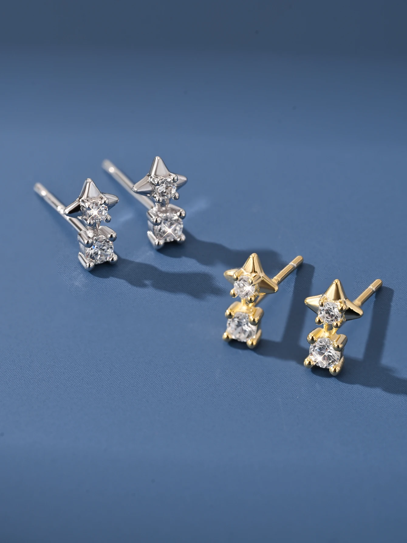 Funkelnder Stern aus 925er-Sterlingsilber mit Zirkon eingelegt, sanfter und luxuriöser Schmuck
