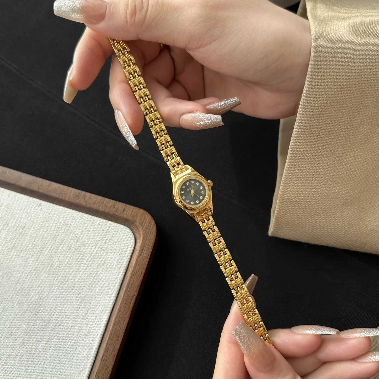 

Simple Elegant Small Women's Watches Luxury Gold Bracelet Quartz Watch for Women Mini Clock Ladies Wristwatch Montre Femme