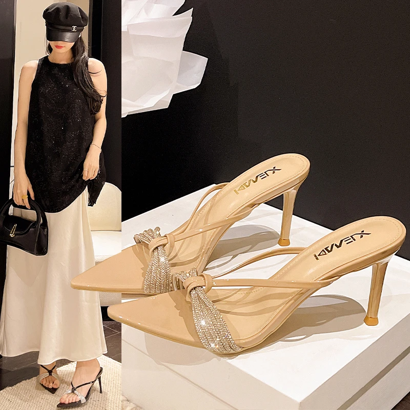 

Новые летние элитные босоножки 2026 года с открытым носком, на шпильке, цвета нюд, с острым носком, со стразами, на одной лямке