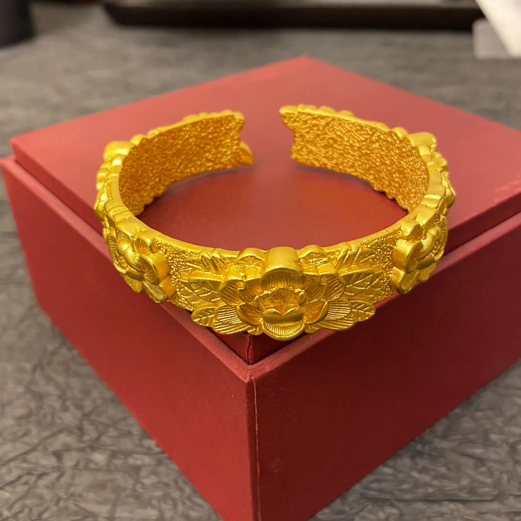 Gold store 9999 24K real gold chiseled rich peony flower open bracelet palace style versatile jewelry