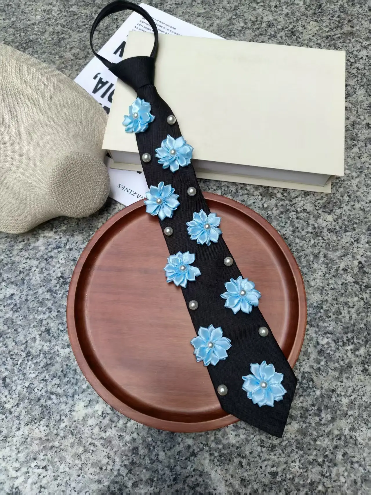 1-gravata-ajustavel-sem-laco-estilo-colegial-feminino-com-decoracao-floral-de-perolas-em-cetim-azul-claro-3d-acessorio-para-camisa-jk