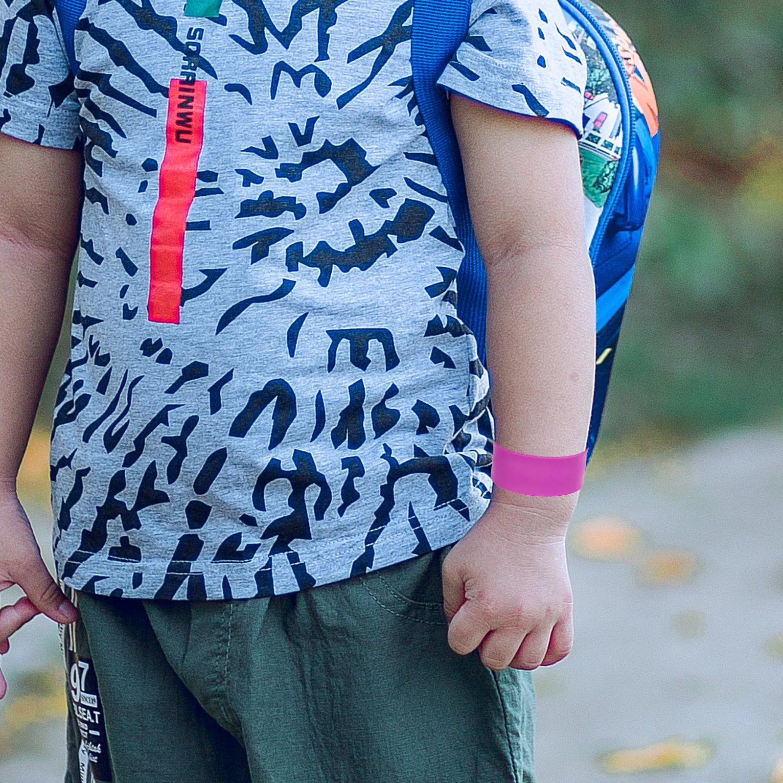 กำไลข้อมือซิลิโคน 5 ชิ้น สวมใส่สบายได้ทุกวัย เหมาะสำหรับงานเทศกาล ของขวัญสำหรับเด็กชายและเด็กหญิง