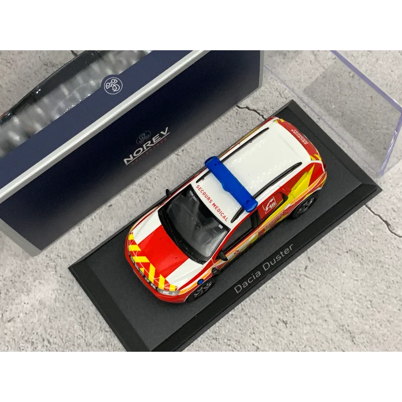 Diecast NOREV 1:43 escala Dacia Duster motor de bomberos policía coche en miniatura de aleación juguete coleccionable regalo recuerdo adorno de exhibición
