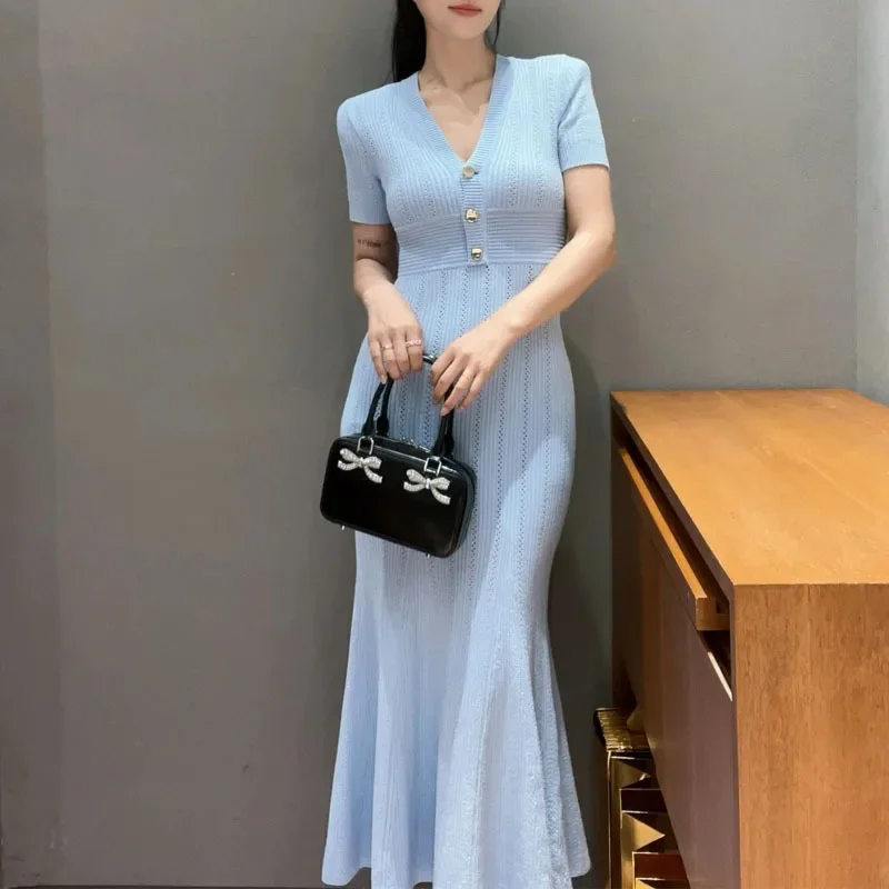 

European And American Fashion Knitted Dress Women'S Summer Design Sense V-Neck Metal Buckle Slimming Unique Long Dress