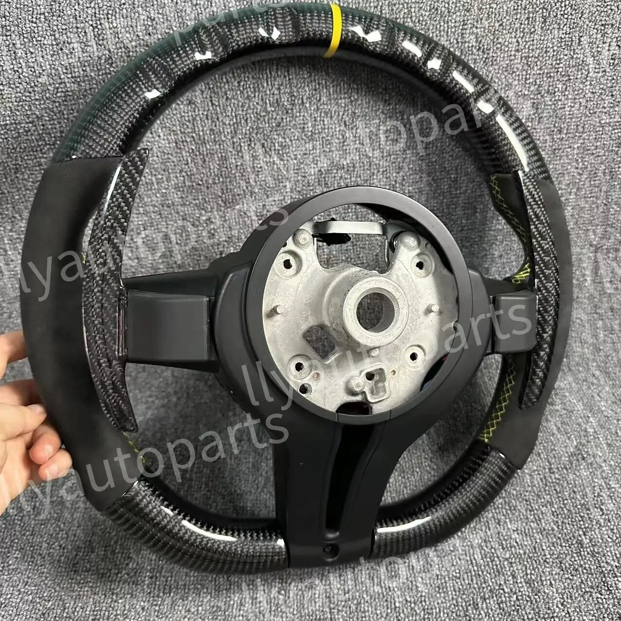 Lenkrad aus Carbonfaser und Wildleder für BMW F06 F12 F13 F30 F80 M3 F82 M4 M2 – Detail 5