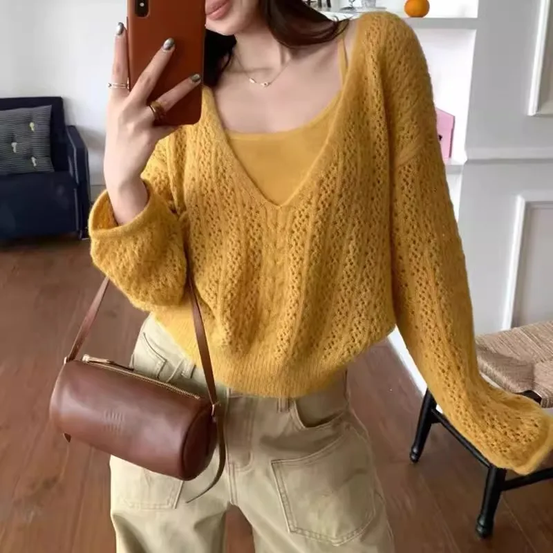 

Korean Sle Soft V-Ne Knitted Two-Piece Set Women Loose Hollow out Sweater Faionable Csole Inner Wear Layering Set