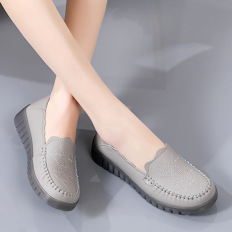 2024 Summer Women Cutouts Genuine Leather Mom Shoes Comfortable Flats Nurse Casual Slip-on Ballet Flat Loafers Size 35-41