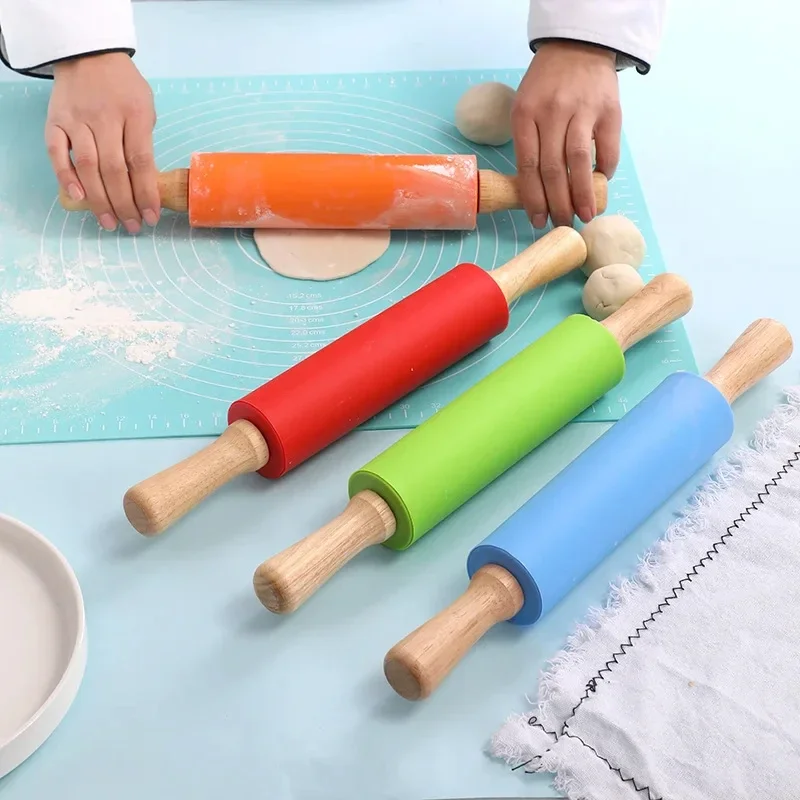 1PC Random color Silicone Rolling Pin with Wooden Handle Dumpling Bun Flour Roller Stick Kitchen Baking Tools