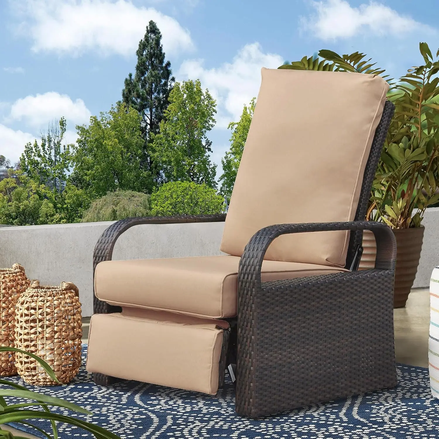 

Уличное кресло-реклайнер из ротанга с регулировкой, подушками, алюминиевым каркасом, устойчивым к ржавчине, и всепогодным полимерным ротангом