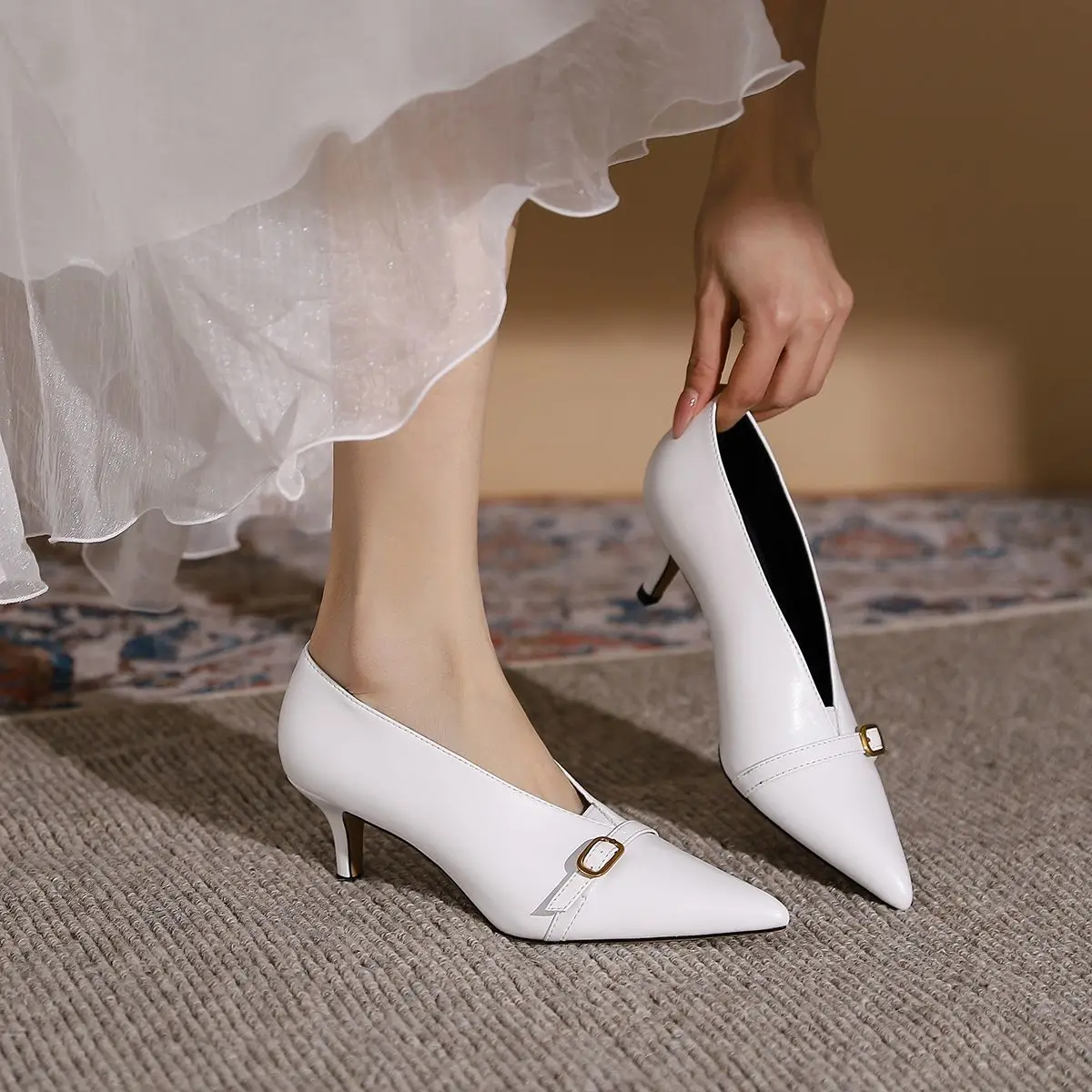 

Осенние роскошные сексуальные модельные туфли Элегантные тонкие туфли-лодочки на высоком каблуке Сексуальные вечерние туфли с острым носком Женская обувь Туфли с V-образным вырезом A006