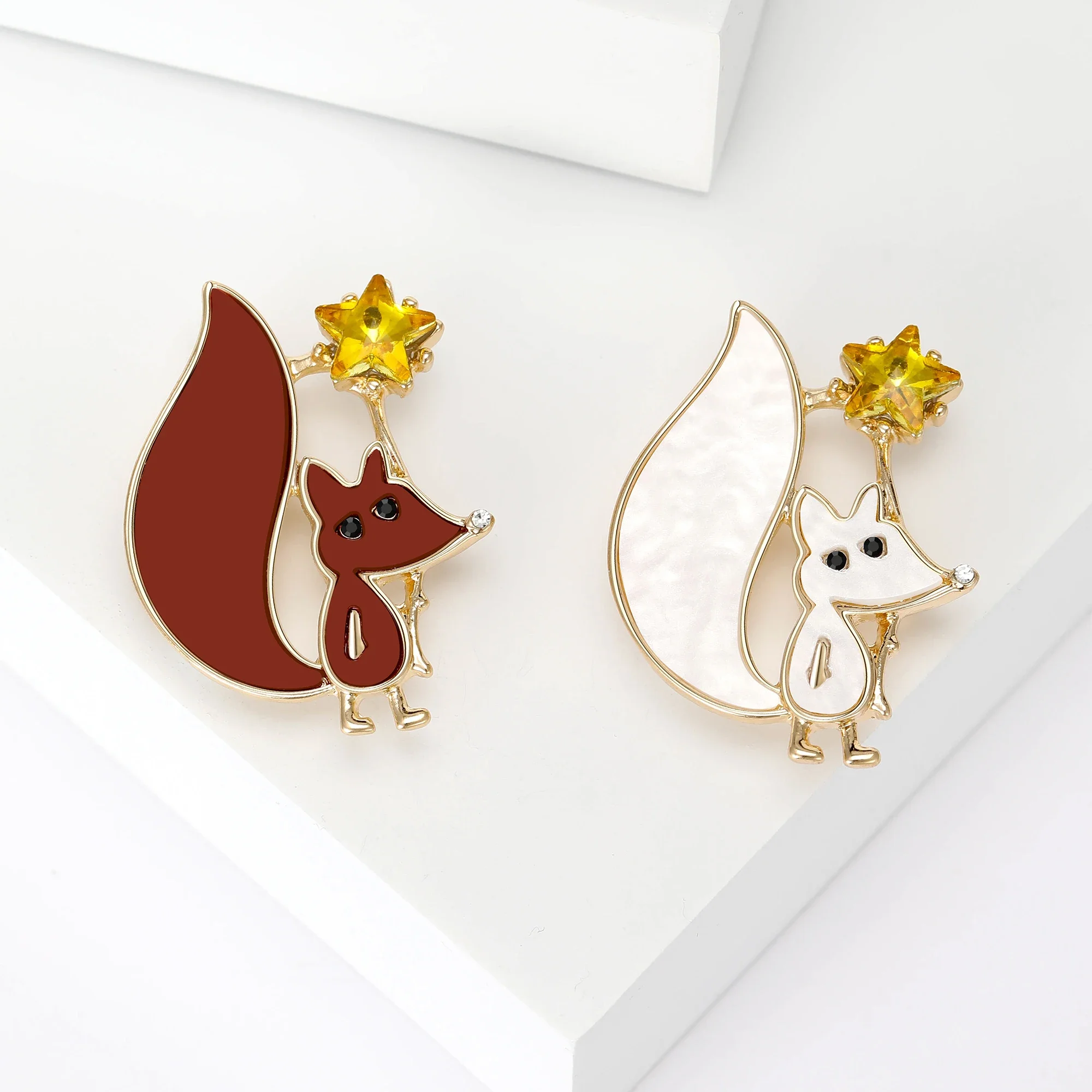 Broches de zorro con diamantes de imitación para mujer, alfileres de animales de dibujos animados bonitos Unisex, regalos para amigos, fiesta de