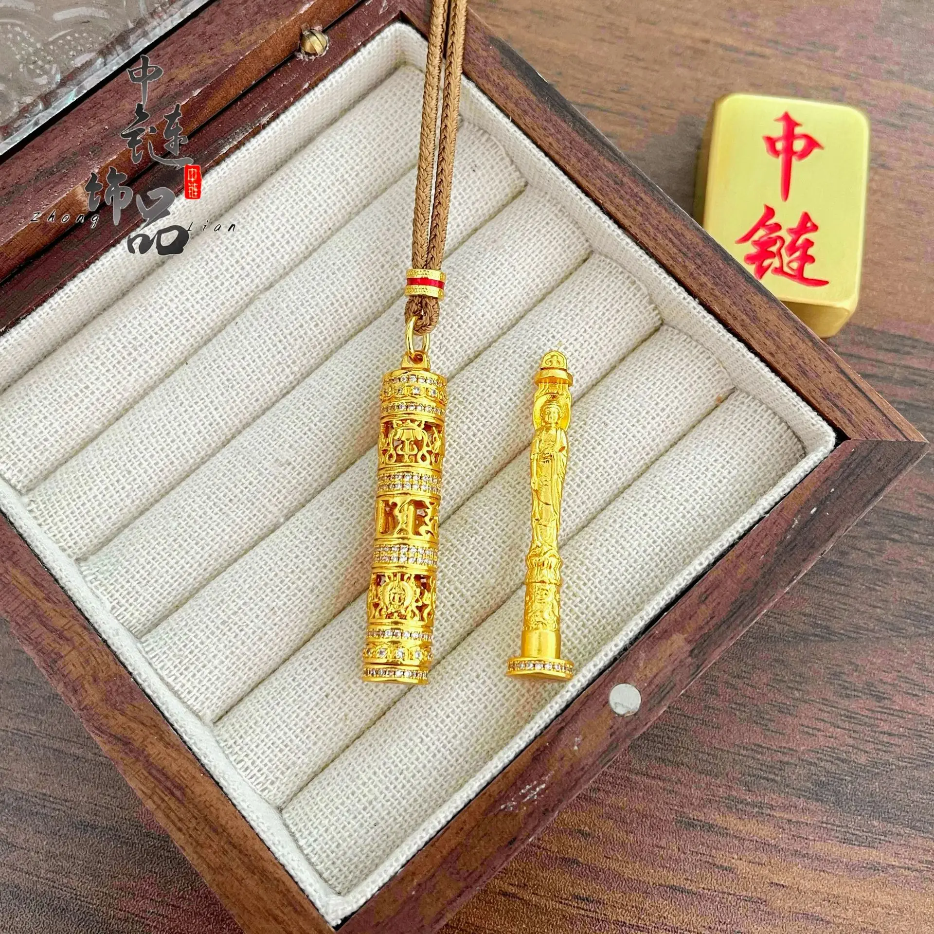 9999 gold diamond-encrusted eight-buddha pendant for carrying around. High color retention pendant