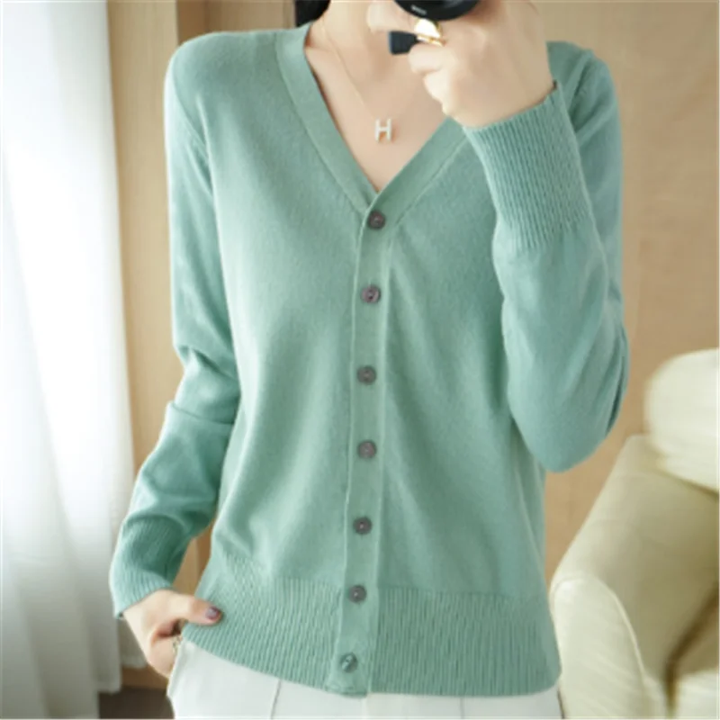 

2024 Knitted Cardigan Network Red Female Black And White Thin Spring And Autumn V-Neck Of A Commuter Sweater Coat Top