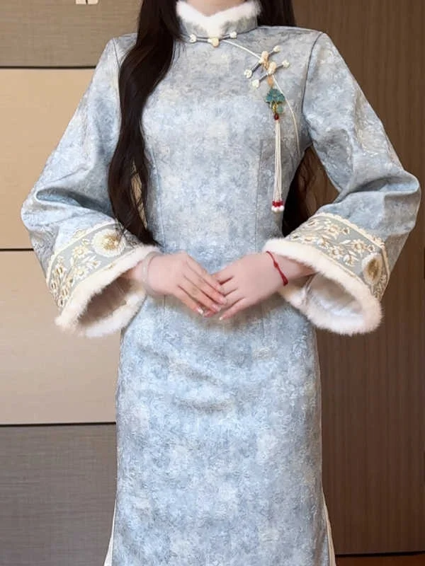 

Exquisite Embroidered Fce Lined Thiened Sve Qipao Floral Tussle Cosite Improved Version for Young Women 2025 Winte...